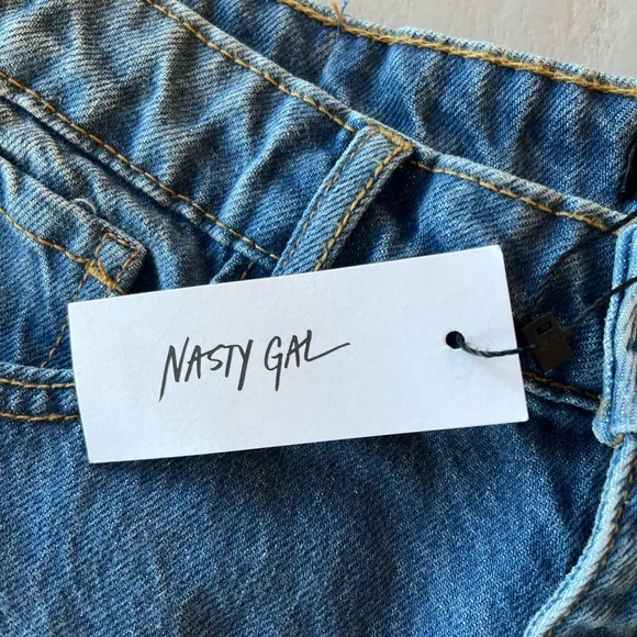 NWT Nasty Gal Cheeky Denim Shorts Mid Wash Size 6 - Picture 8 of 9